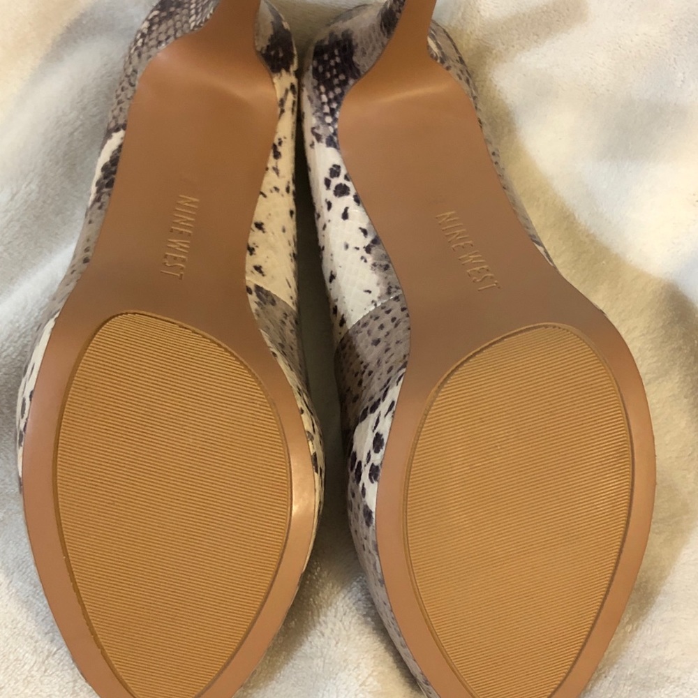 SOLD!! Nine West Snake Print Peep Toe Pumps - Picture 5 of 8